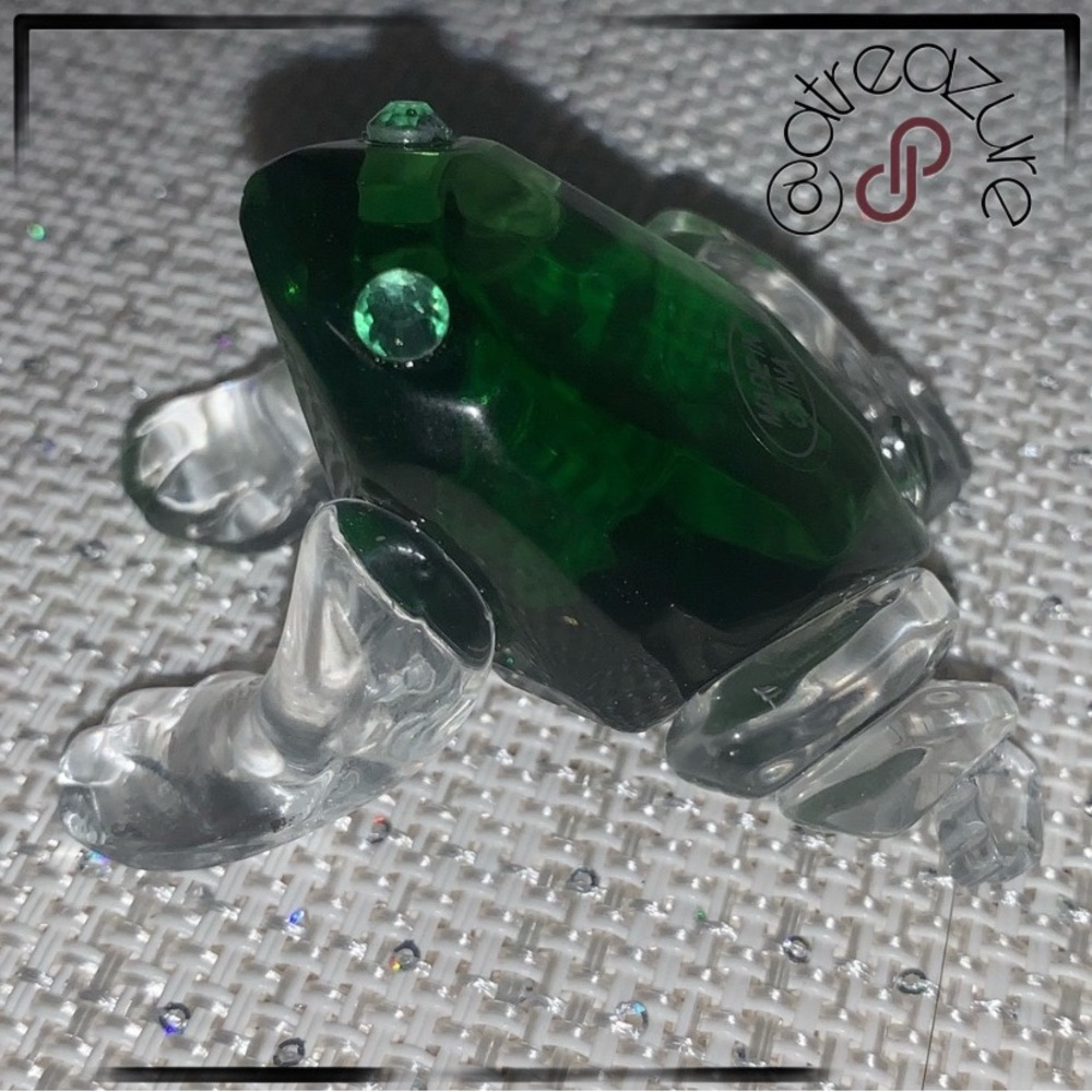 🆕 Green Glass Frog 🐸